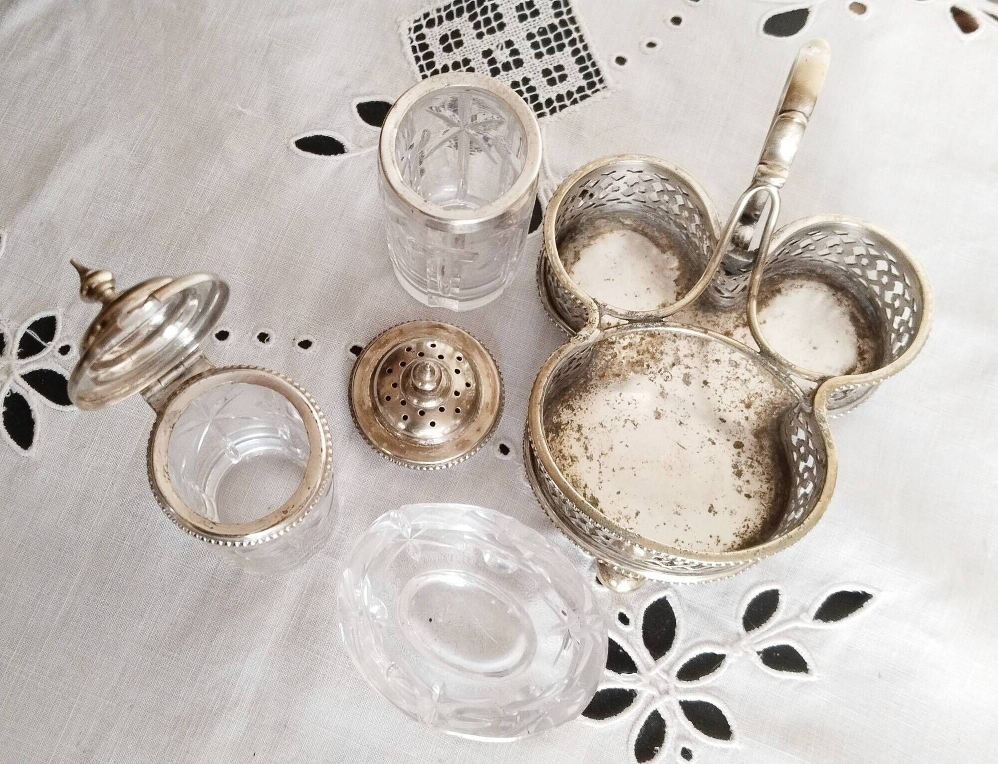 Salt, pepper and mustard shaker set in chiseled glass and silver metal