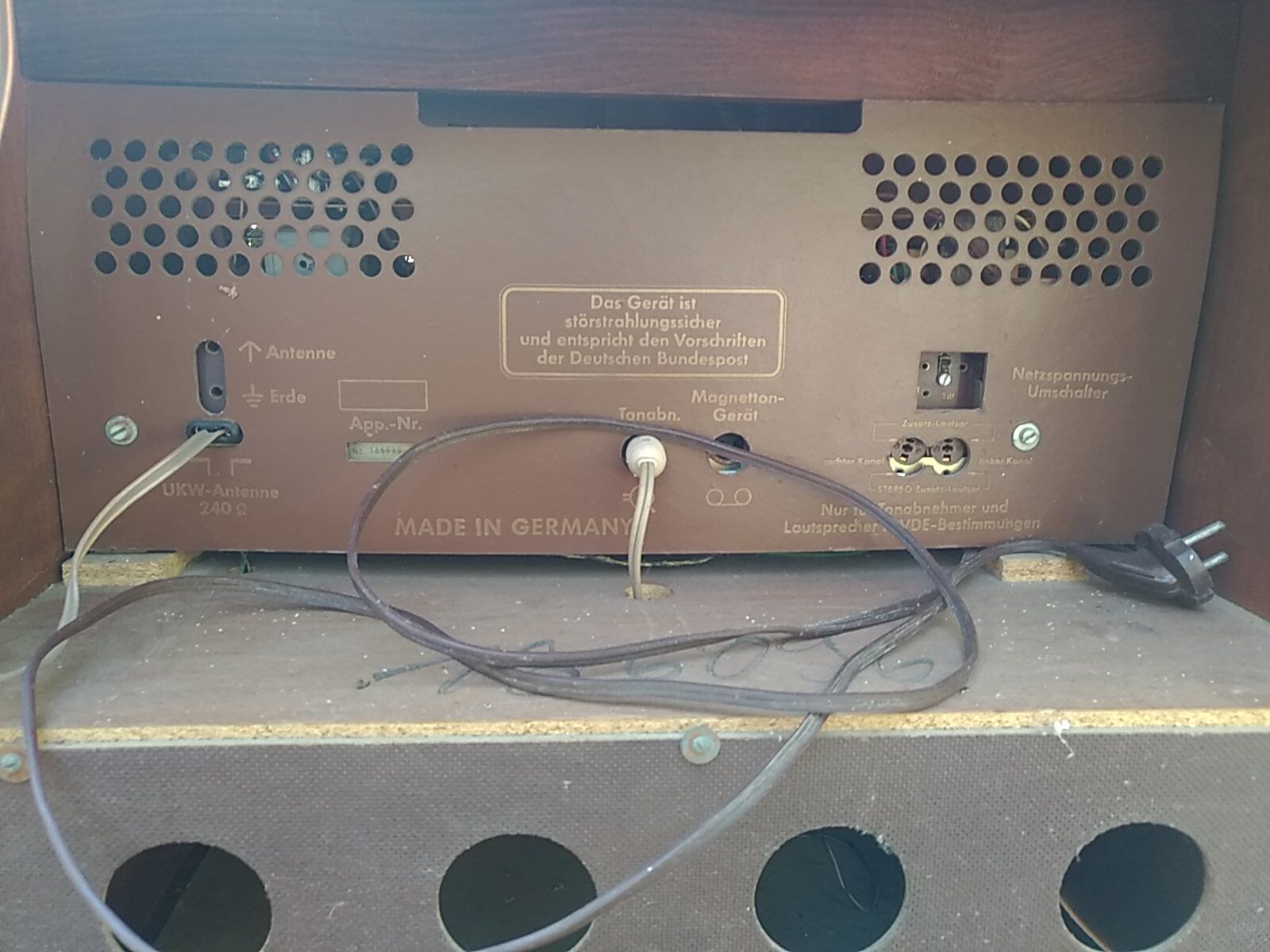 Vintage furniture "Stereo" radio Schaub-Laurenz and platinum Telefunken 504ken