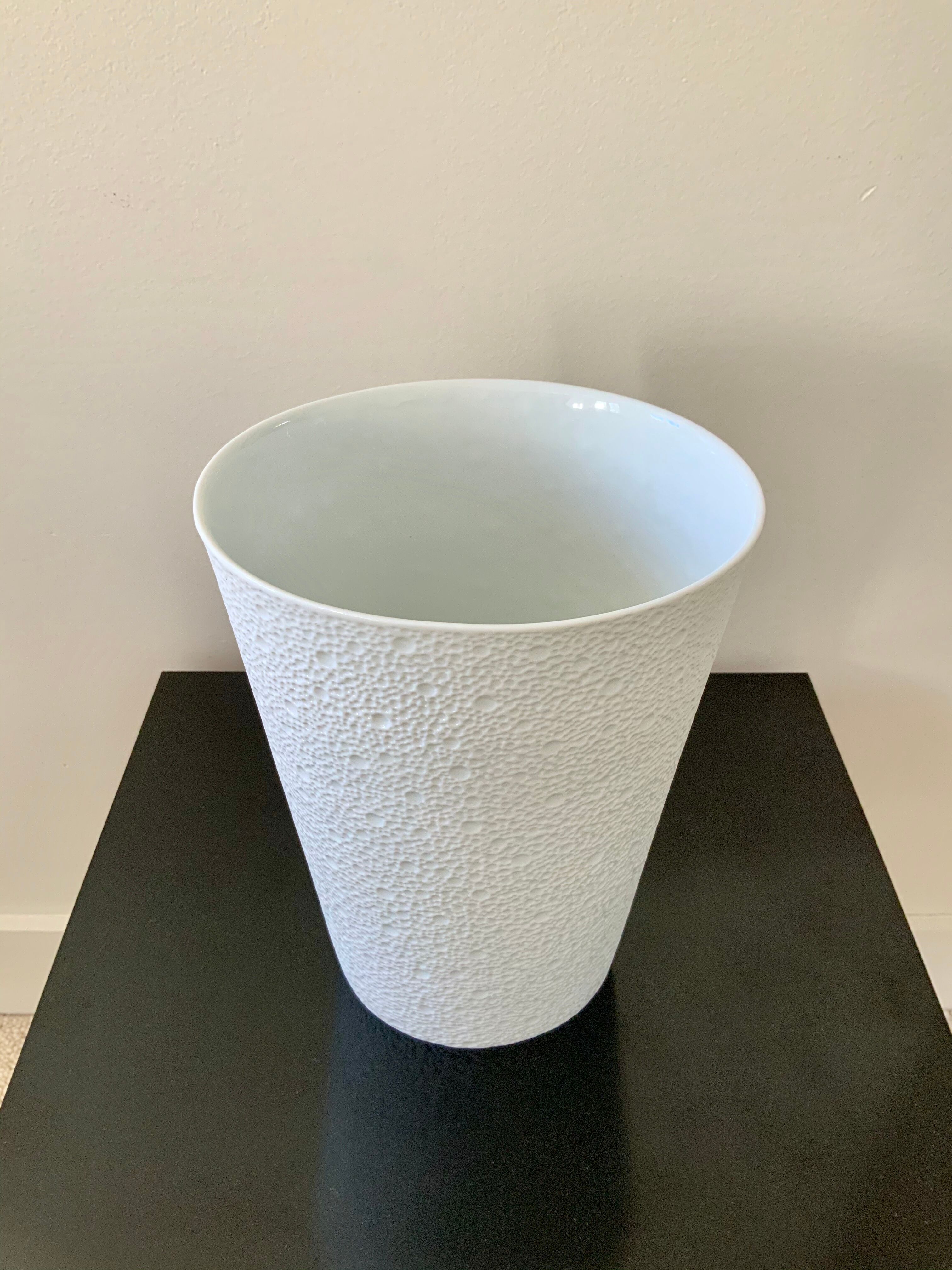 Bernardaud's "foam" vase in Limoges porcelain