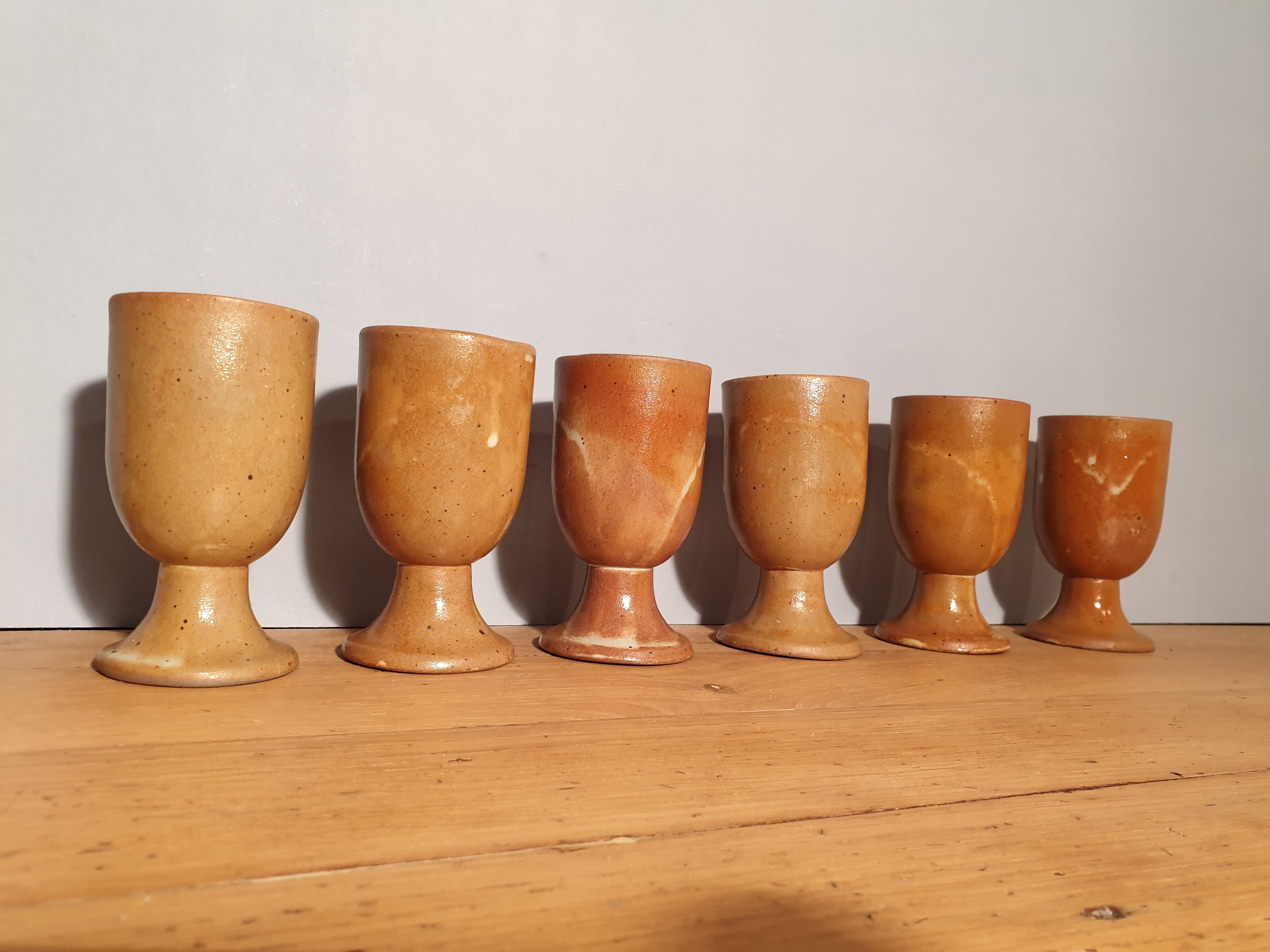 Set of 6 sandstone foot glasses