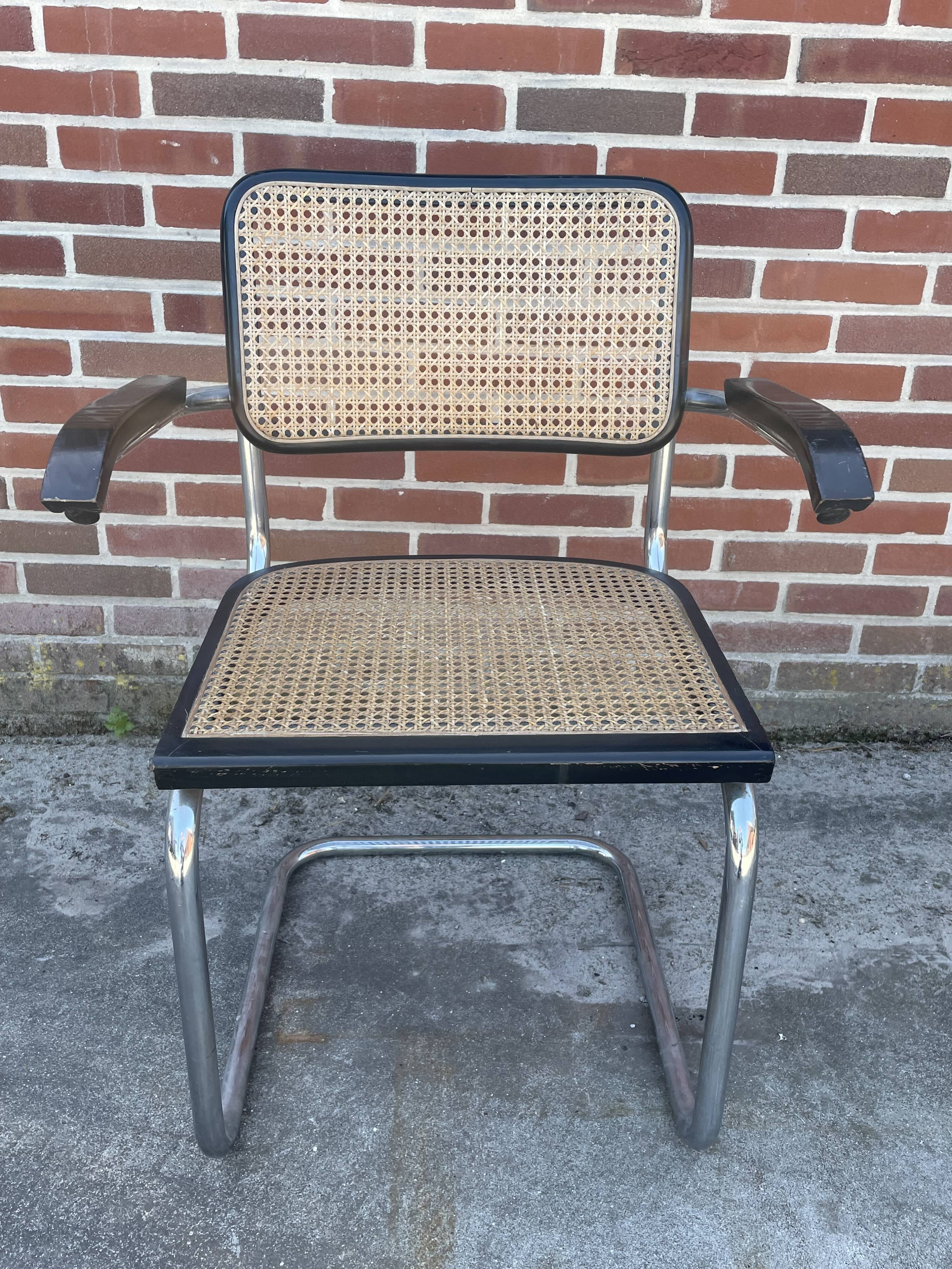 Set of 4 chairs model B64 Cesca with armrests in Black and Chrome