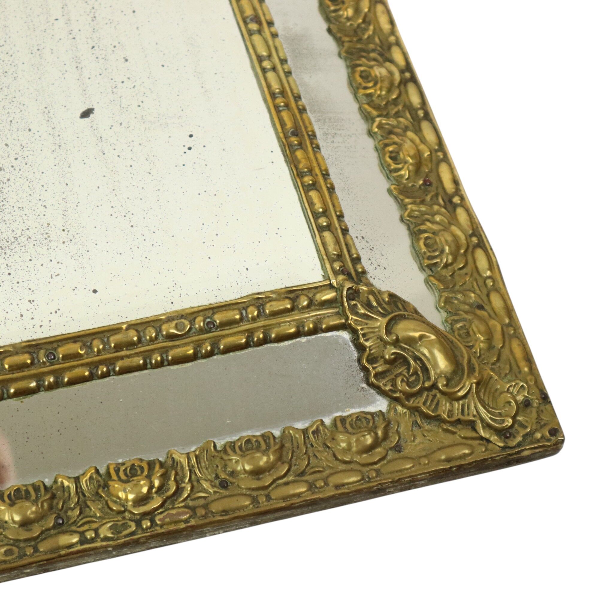 Ancien miroir à coussin repoussé facetté France
