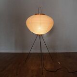 AKARI 10A floor lamp by Isamu Noguchi