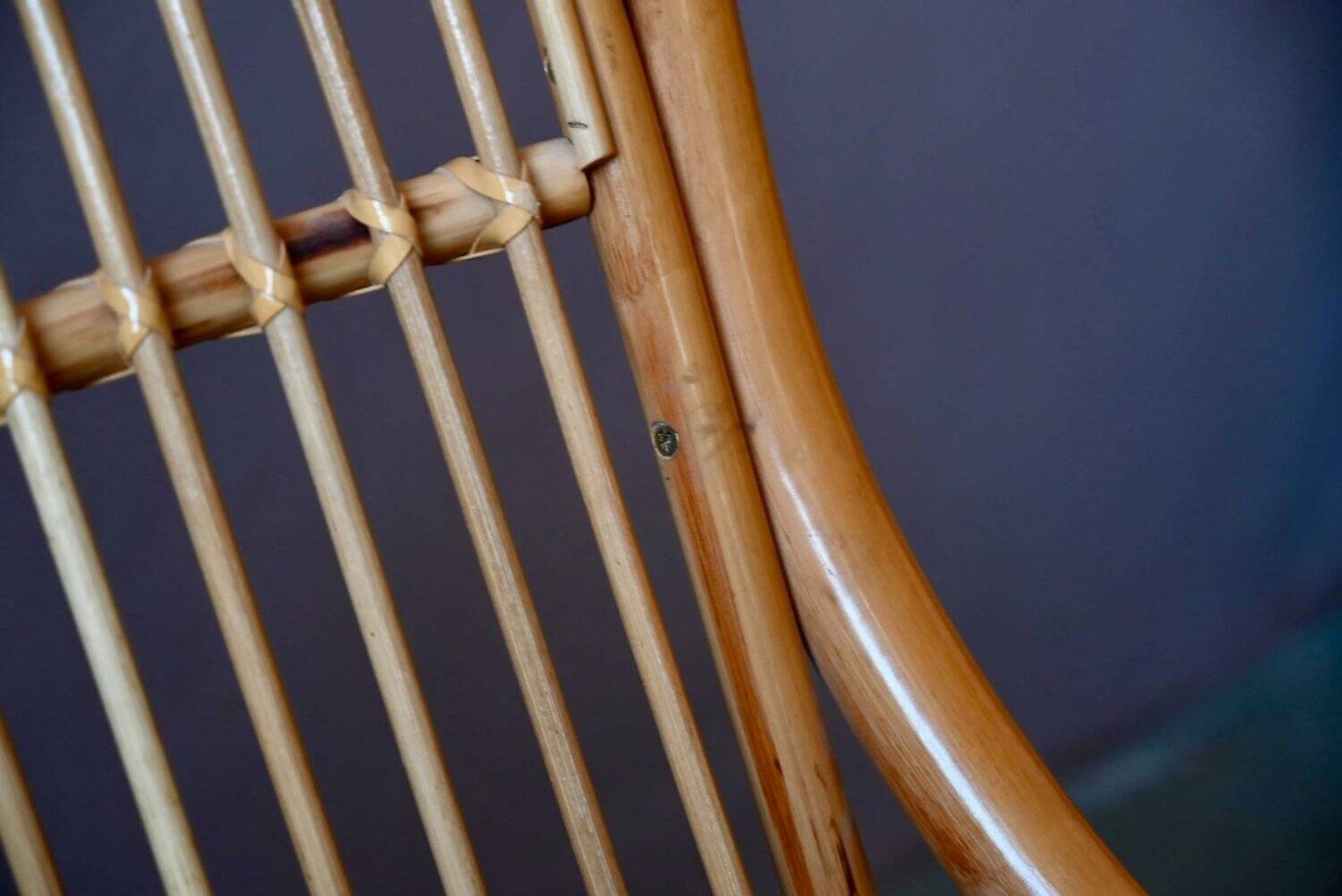 Rocking-chair vintage en rotin années 60-70, dossier haut ajouré
