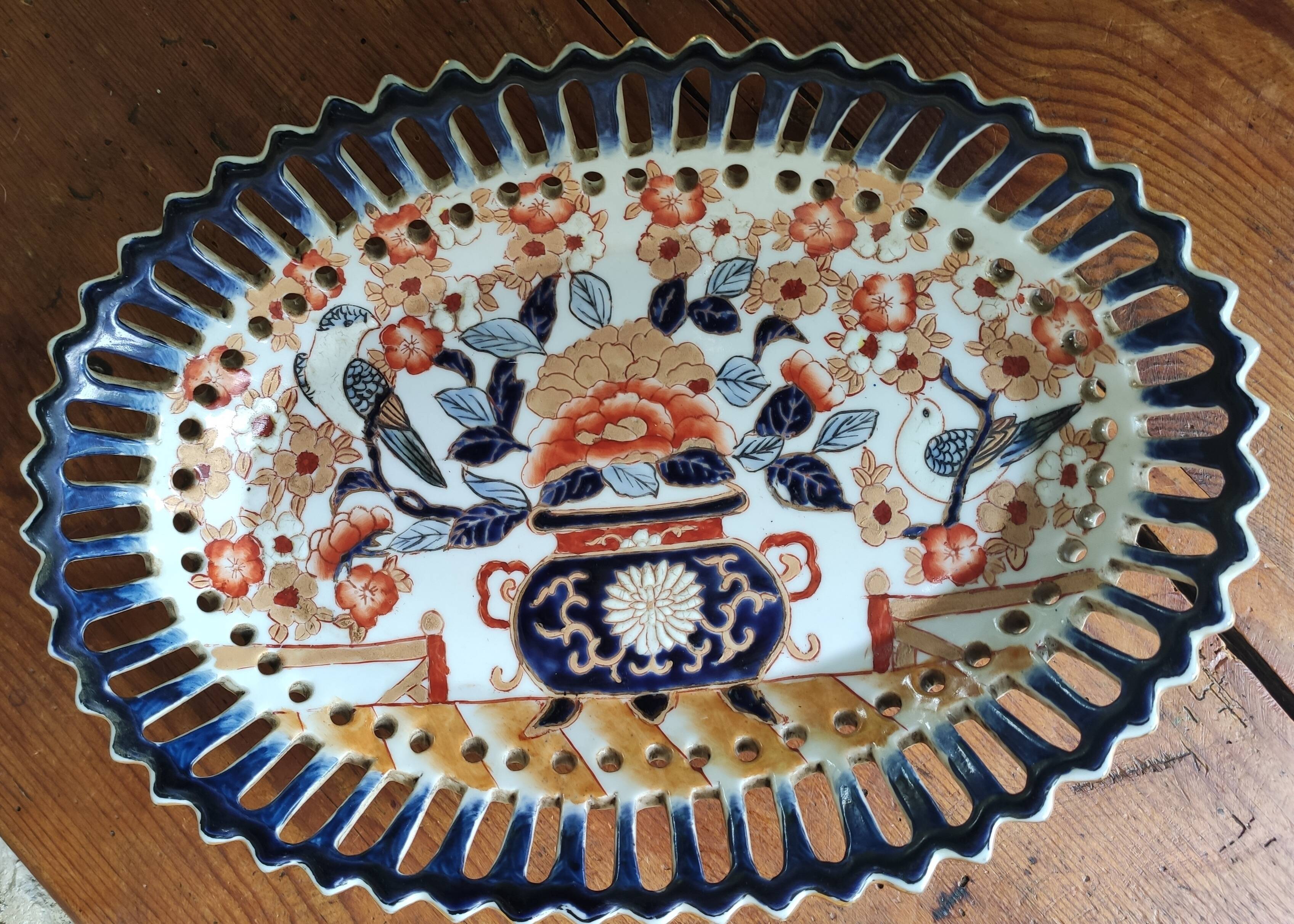 Central openwork dish in Chinese porcelain Adèle Carey