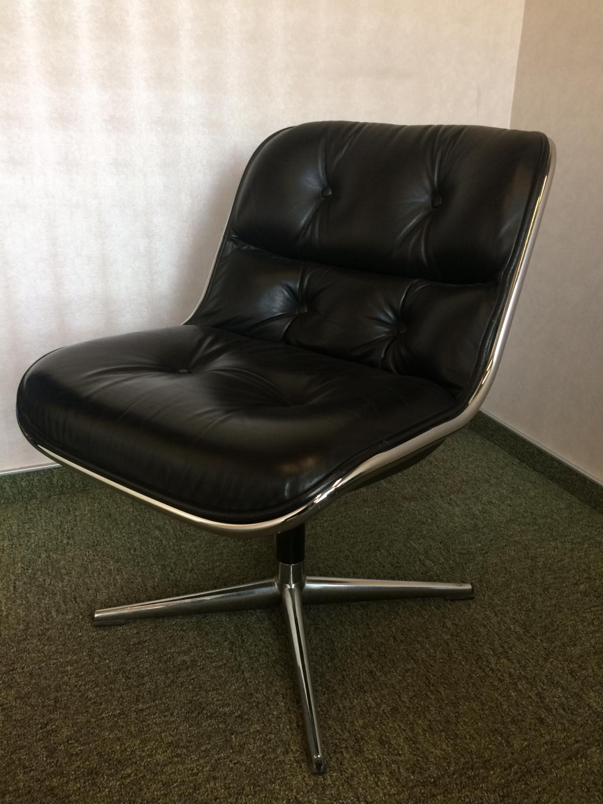 Designer Charles Pollock's Executive Chairs for Knoll