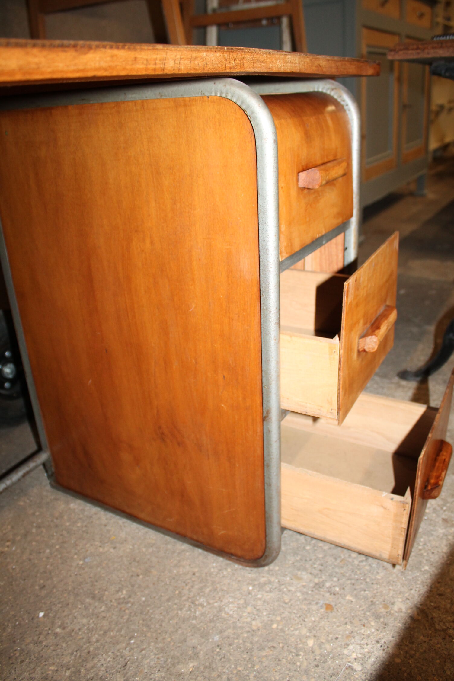 Bureau enfant et sa chaise assortie