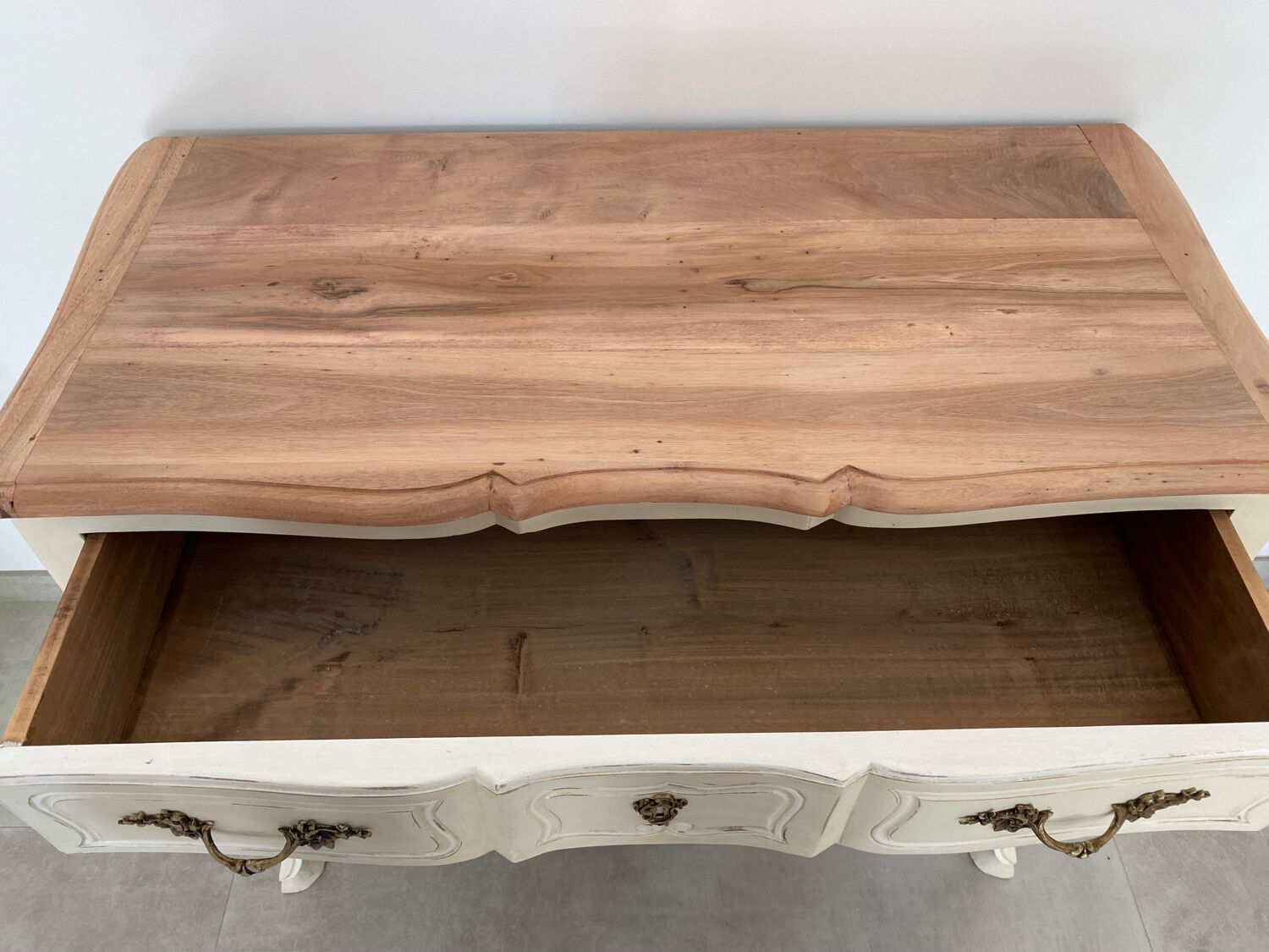 Crossbow chest of drawers