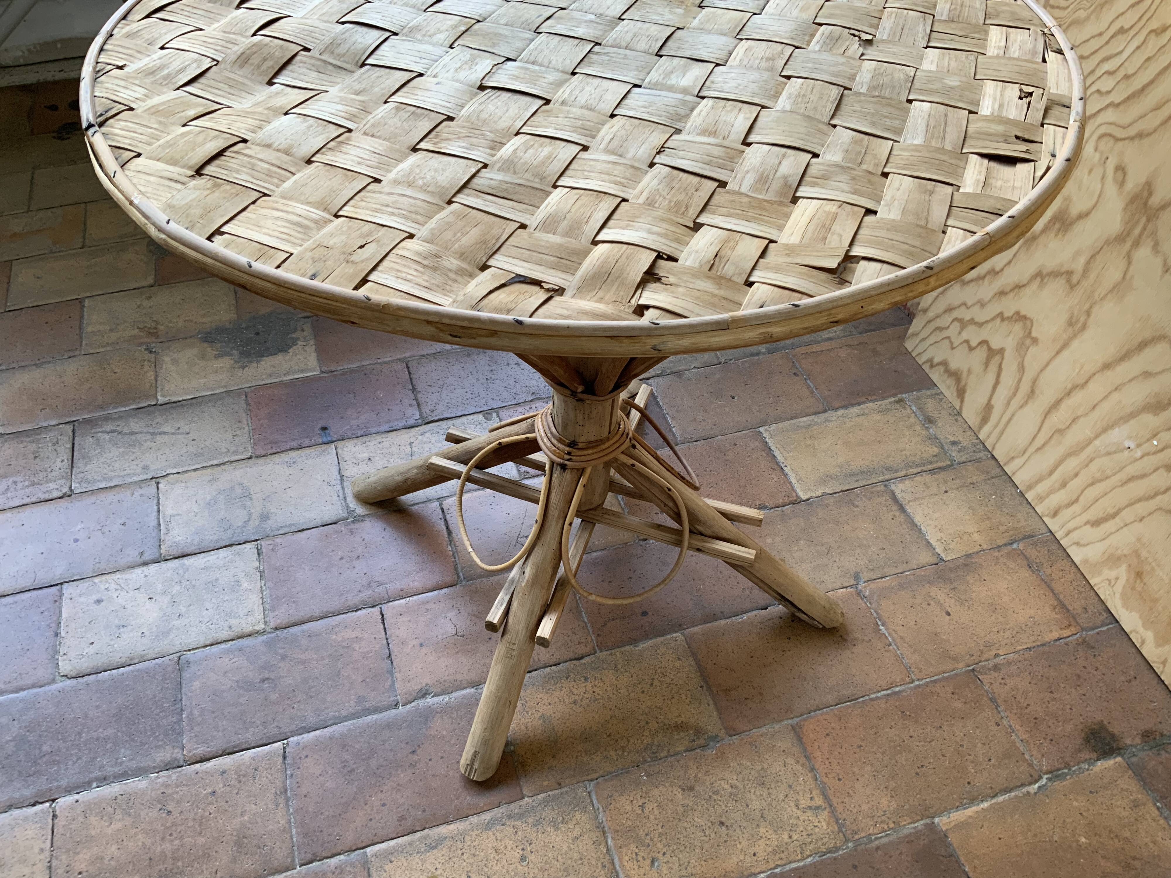 Round table in vintage chestnut