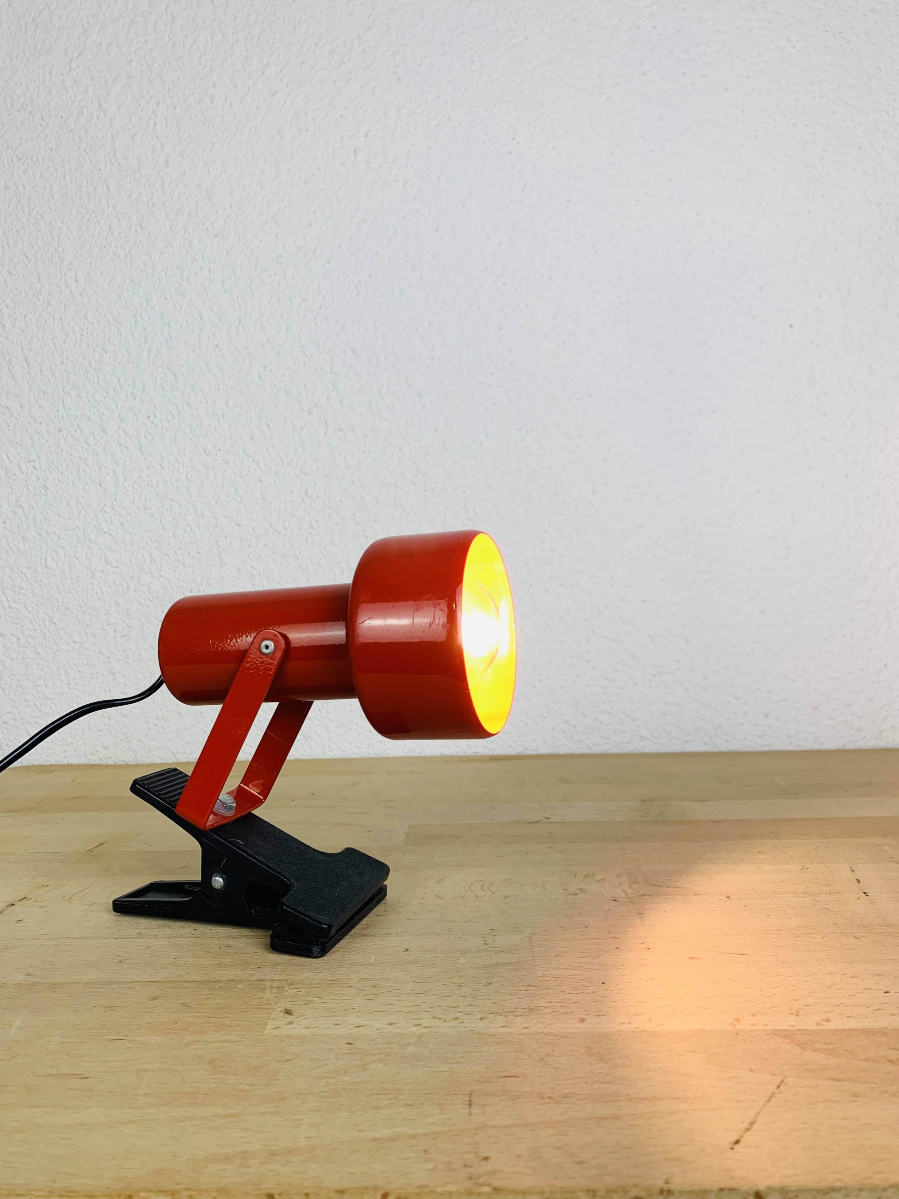 Applique spot pince rouge vintage