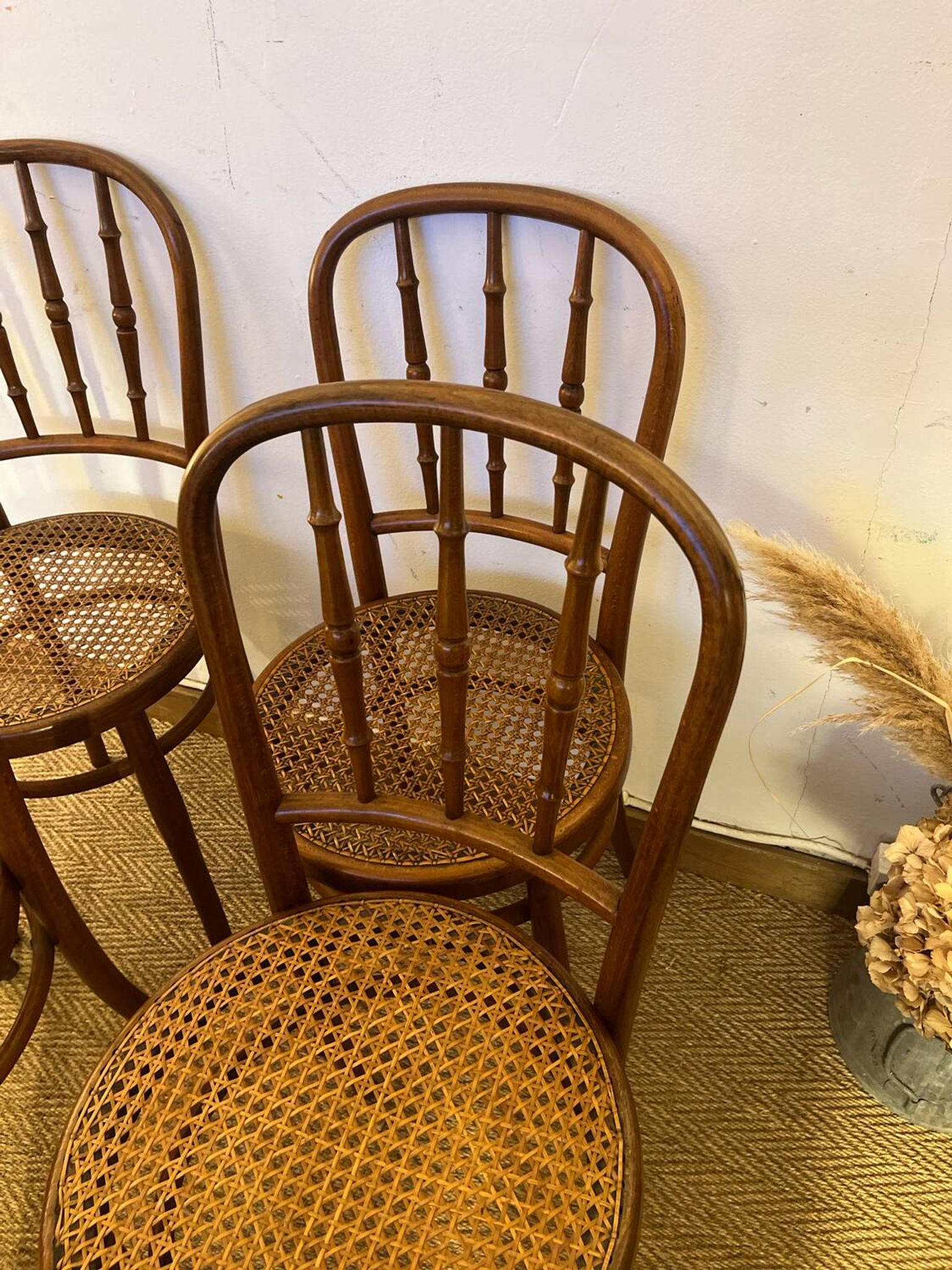 Set of 4 vintage Fischel bistro chairs in curved wood and cane
