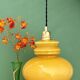 Suspension globe vintage en opaline ocre