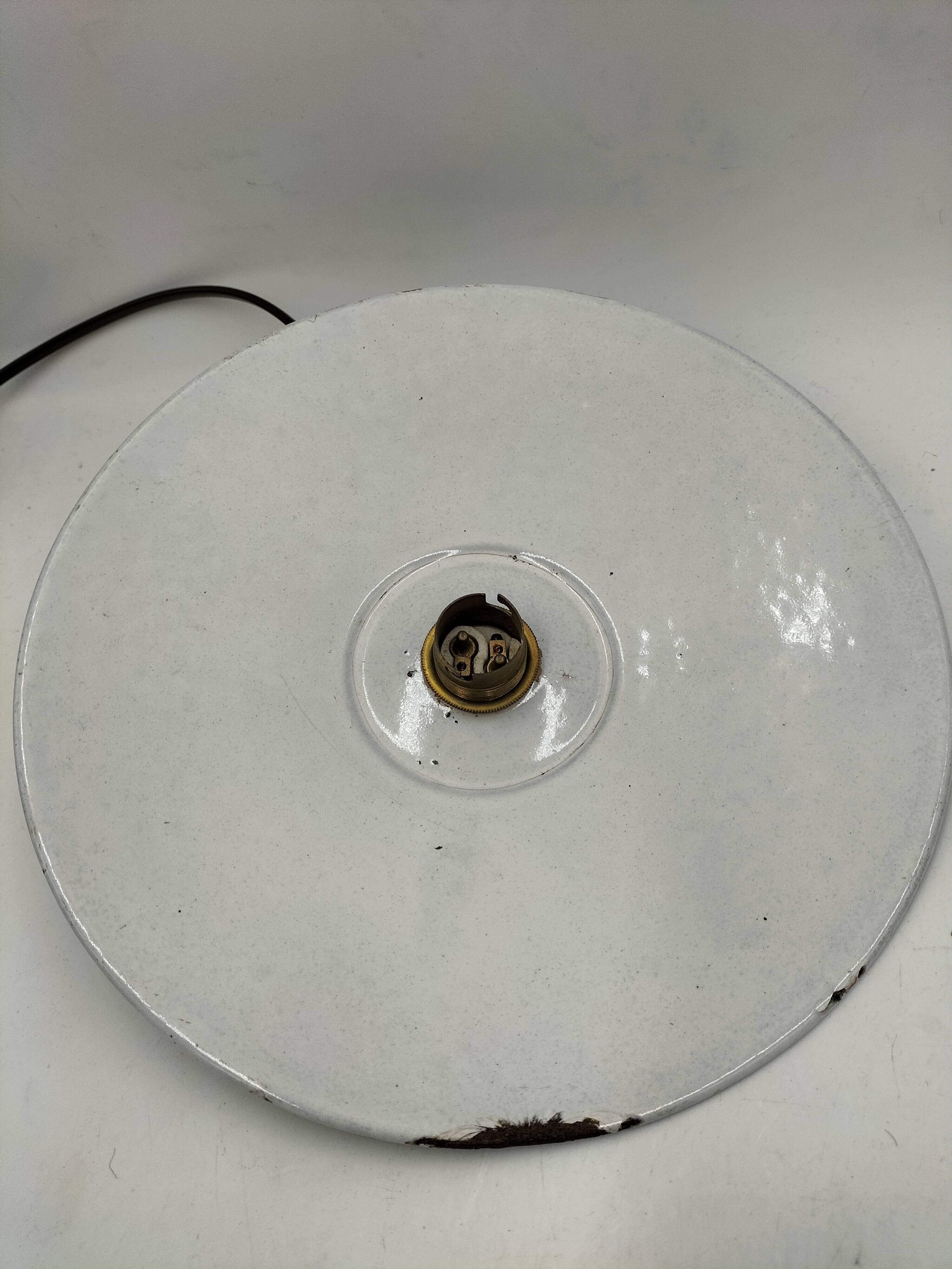 Three enamelled sheet metal suspensions