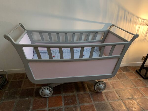 Lit de bébé vintage