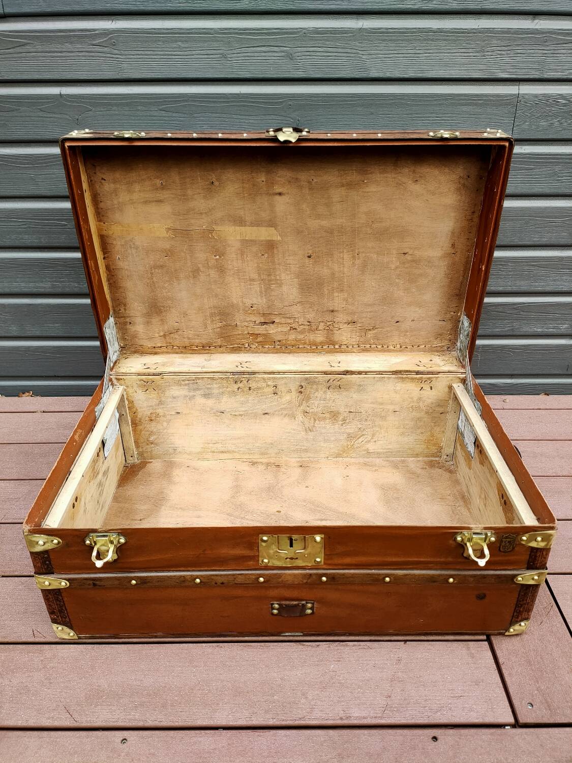 Old Fichet cabin trunk