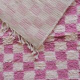 Pink checkered rug - 292 x 217 cm