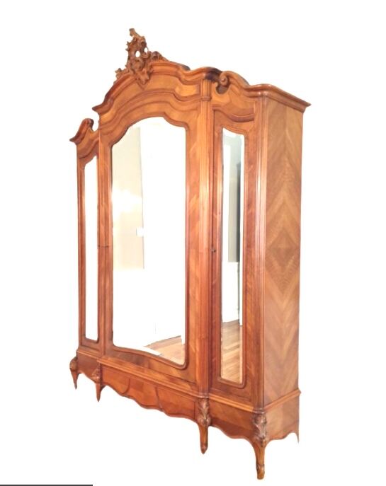 Armoire ancienne, Meubles de château