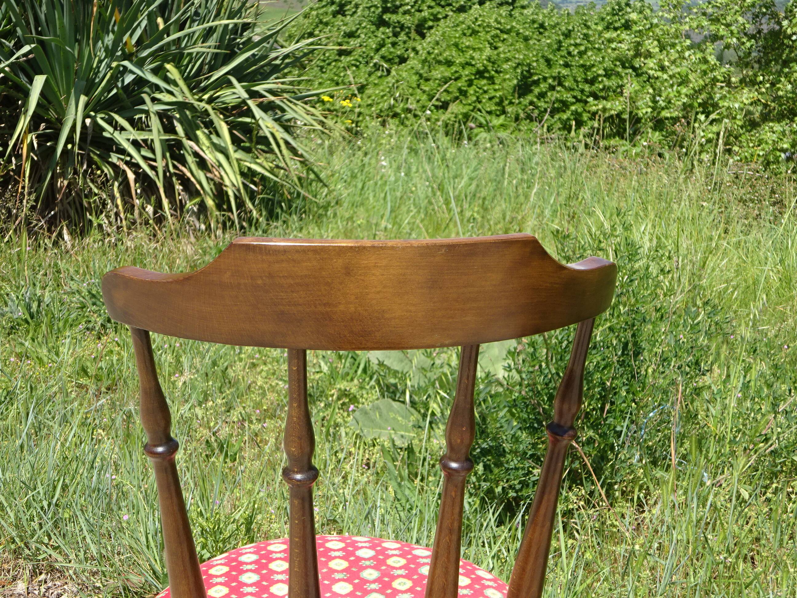 Chaises vintage aux pieds compas