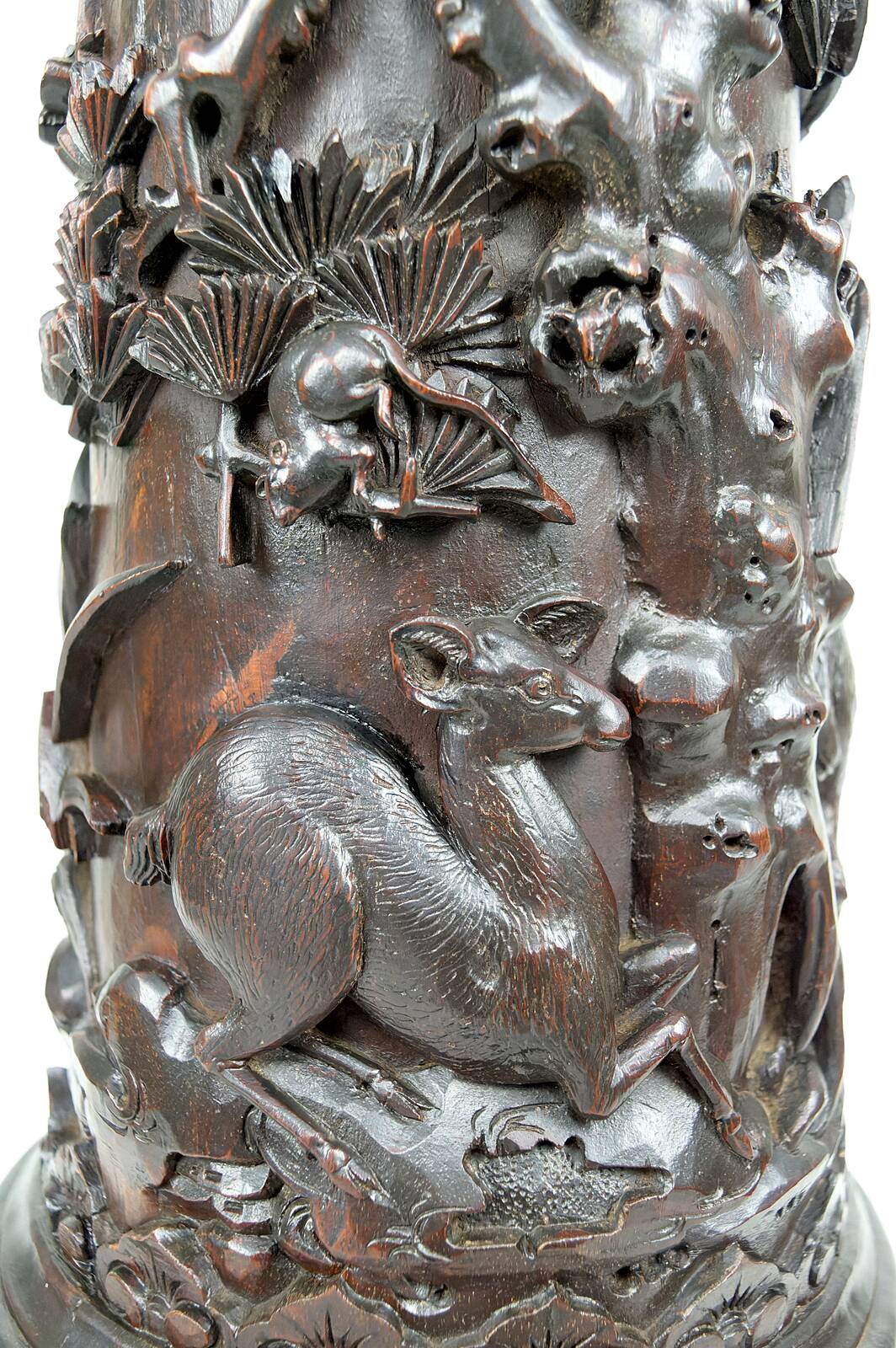 Important high Asian column / saddle in carved wood, circa 1880, Indochina