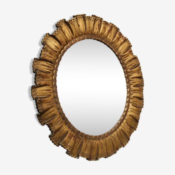 Oval mirror in golden stucco, 41 x 35cm