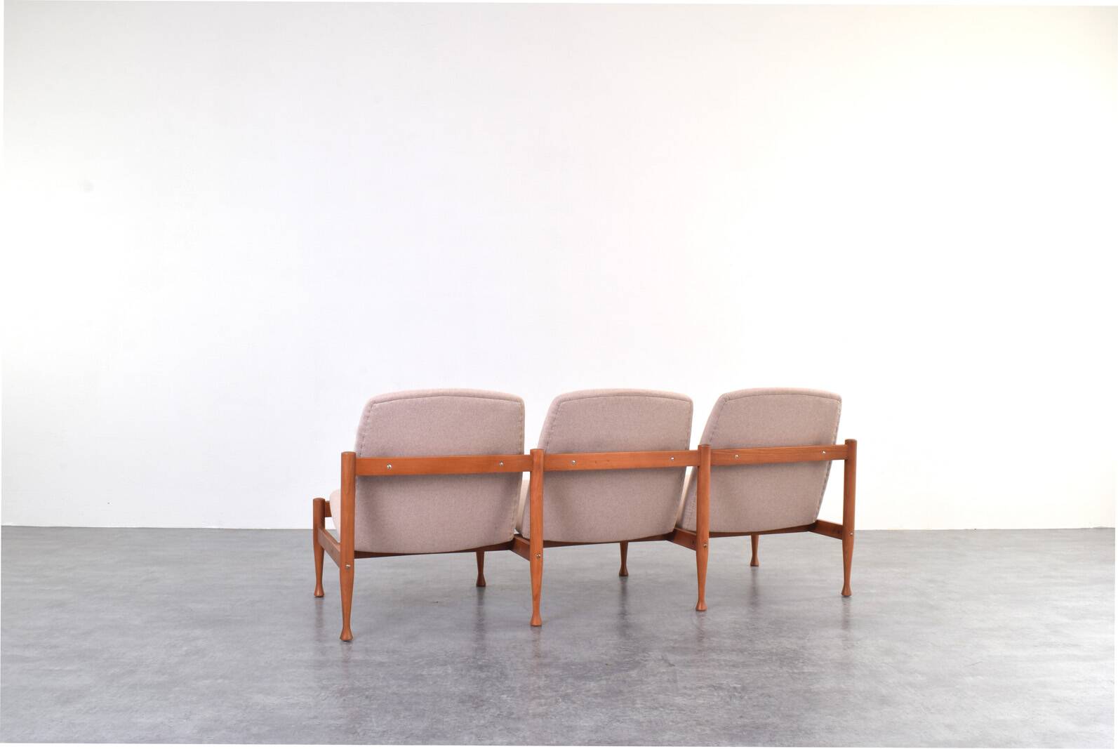 Canapé Mid-Century par Marian Grabiński, années 1960.