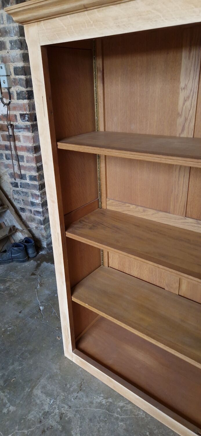 Open bookcase in chene