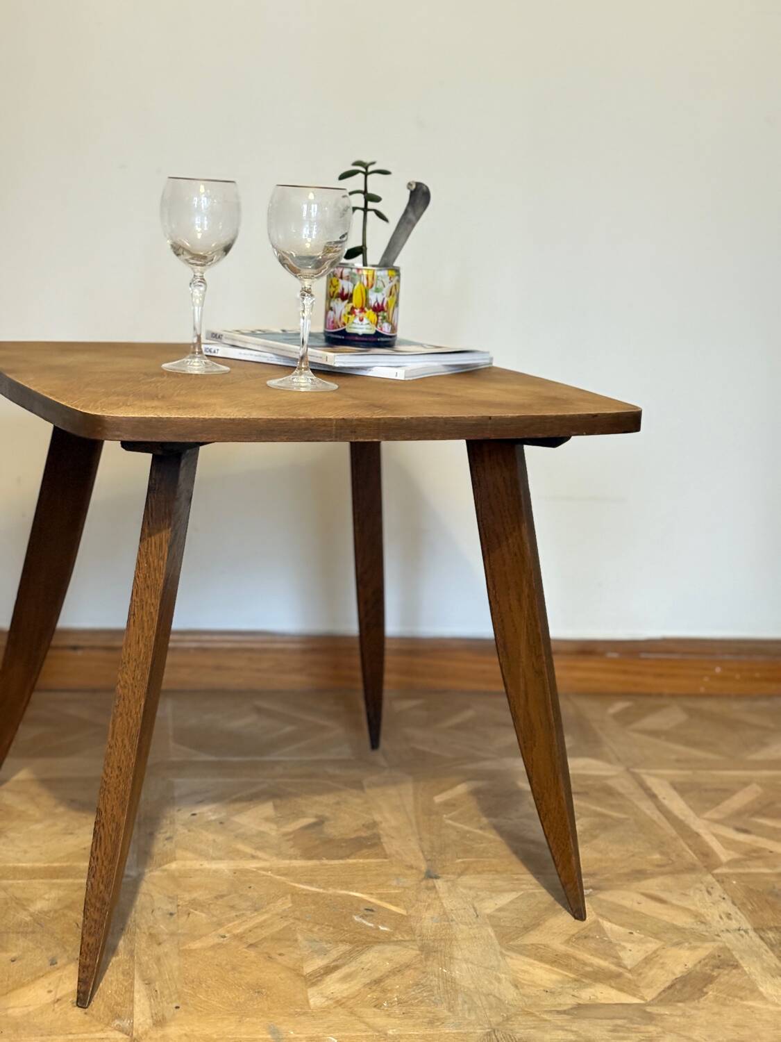 Coffee table with tapered legs