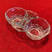 Retro salt and pepper shaker set, made of molded glass