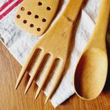 Set of 3 wooden kitchen utensils