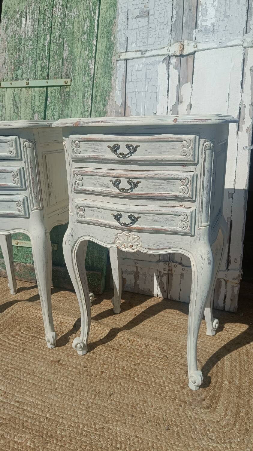 Paire de chevets style Louis XV patinés