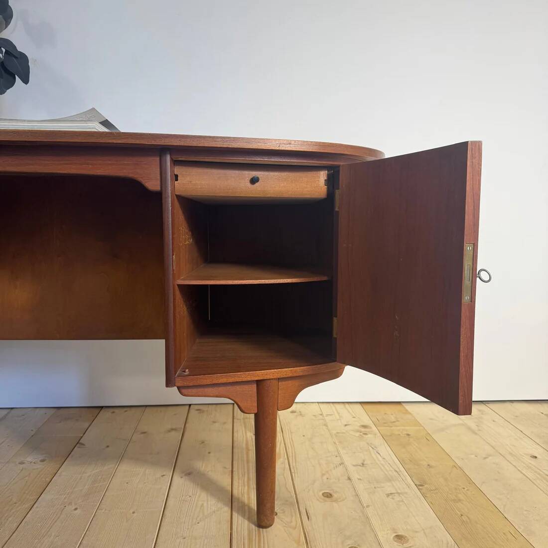 Vintage teak desk by H.P. Hansen – Mid-century elegance for refined interiors