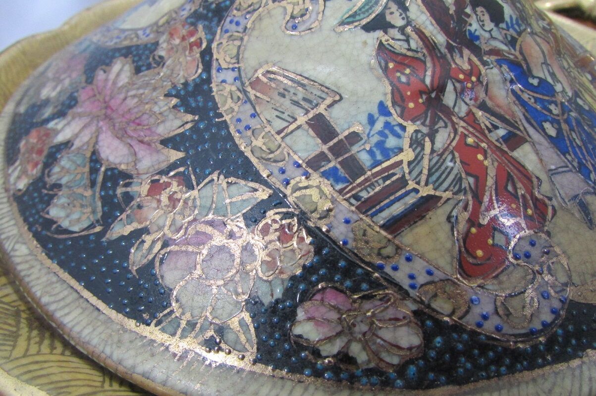 Soup tureen, hollow dish with Satsuma Japan lid