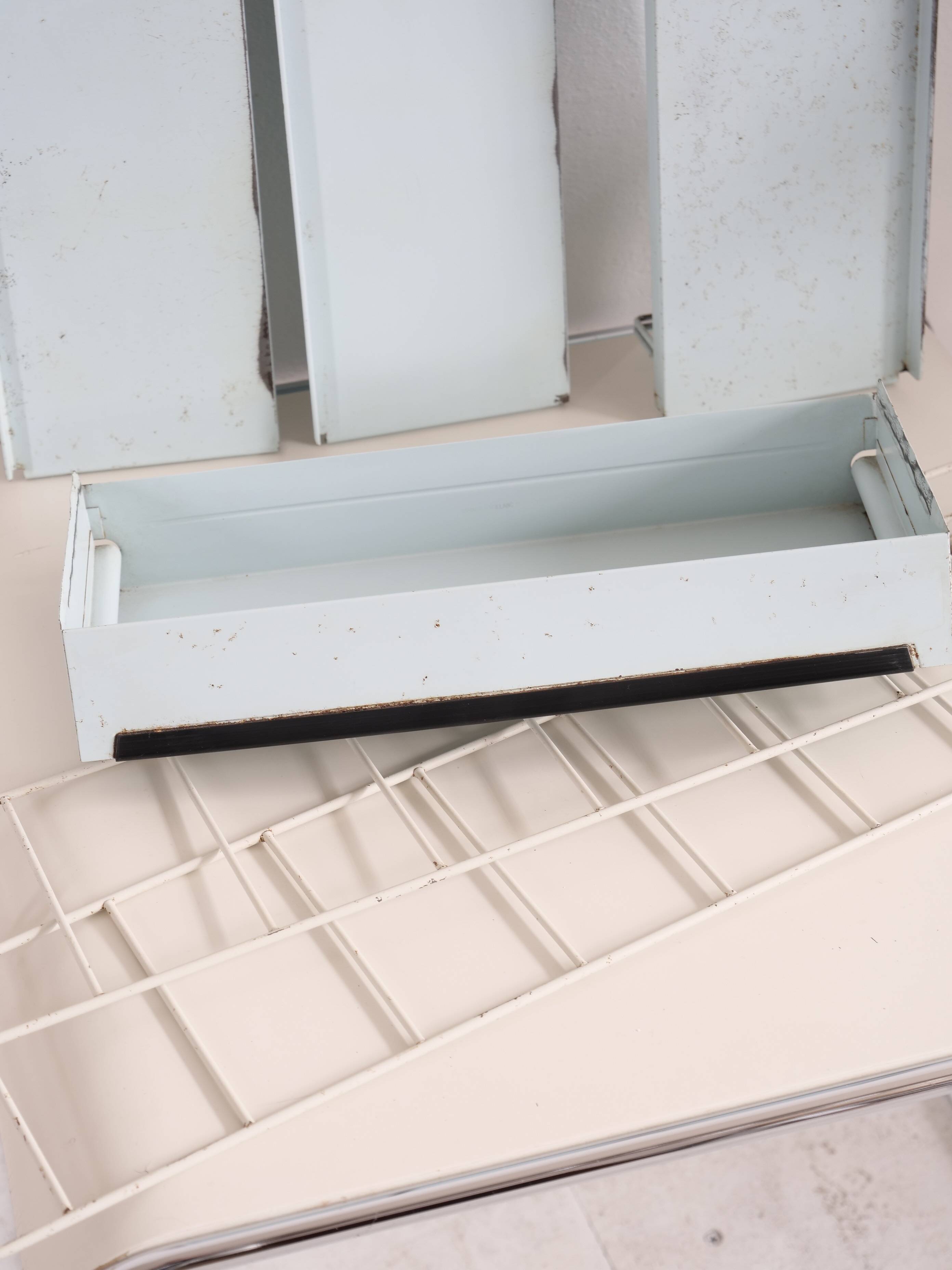Compact tomado shelf with drawer