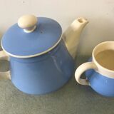 Set teapot and milk jug