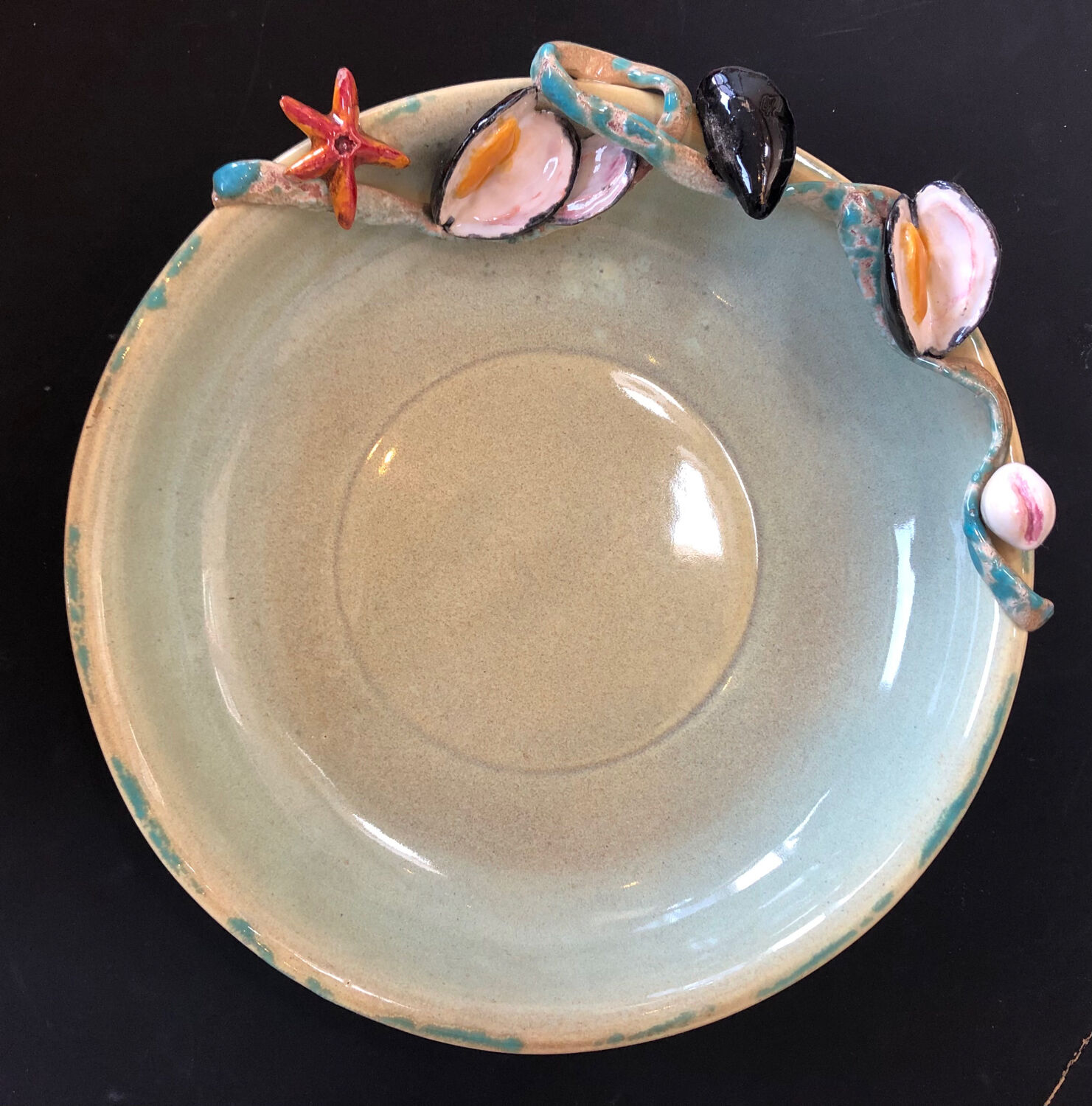 Paris ceramic dish with slip decoration, by Suzy Coste