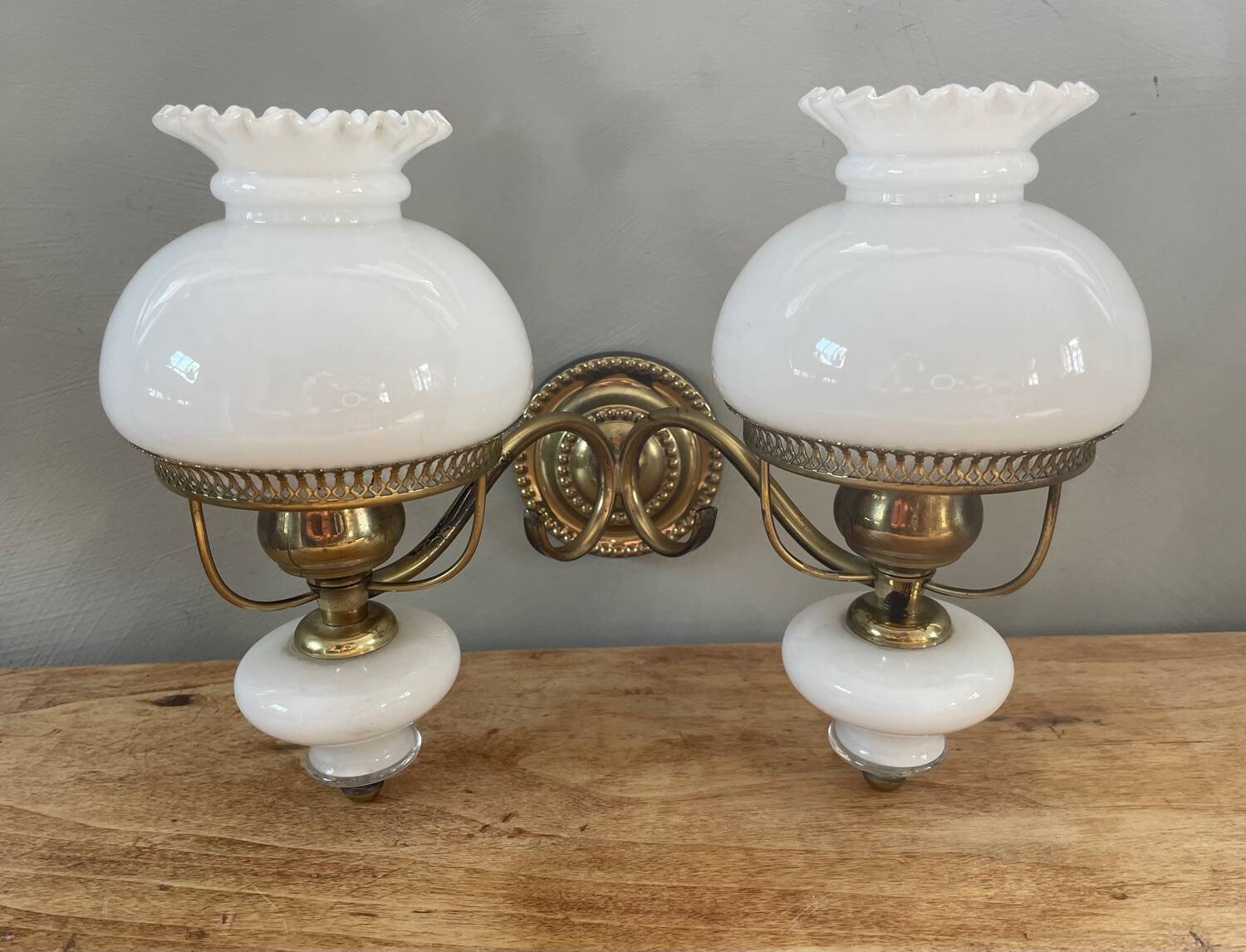 Vintage bronze/opaline wall sconce