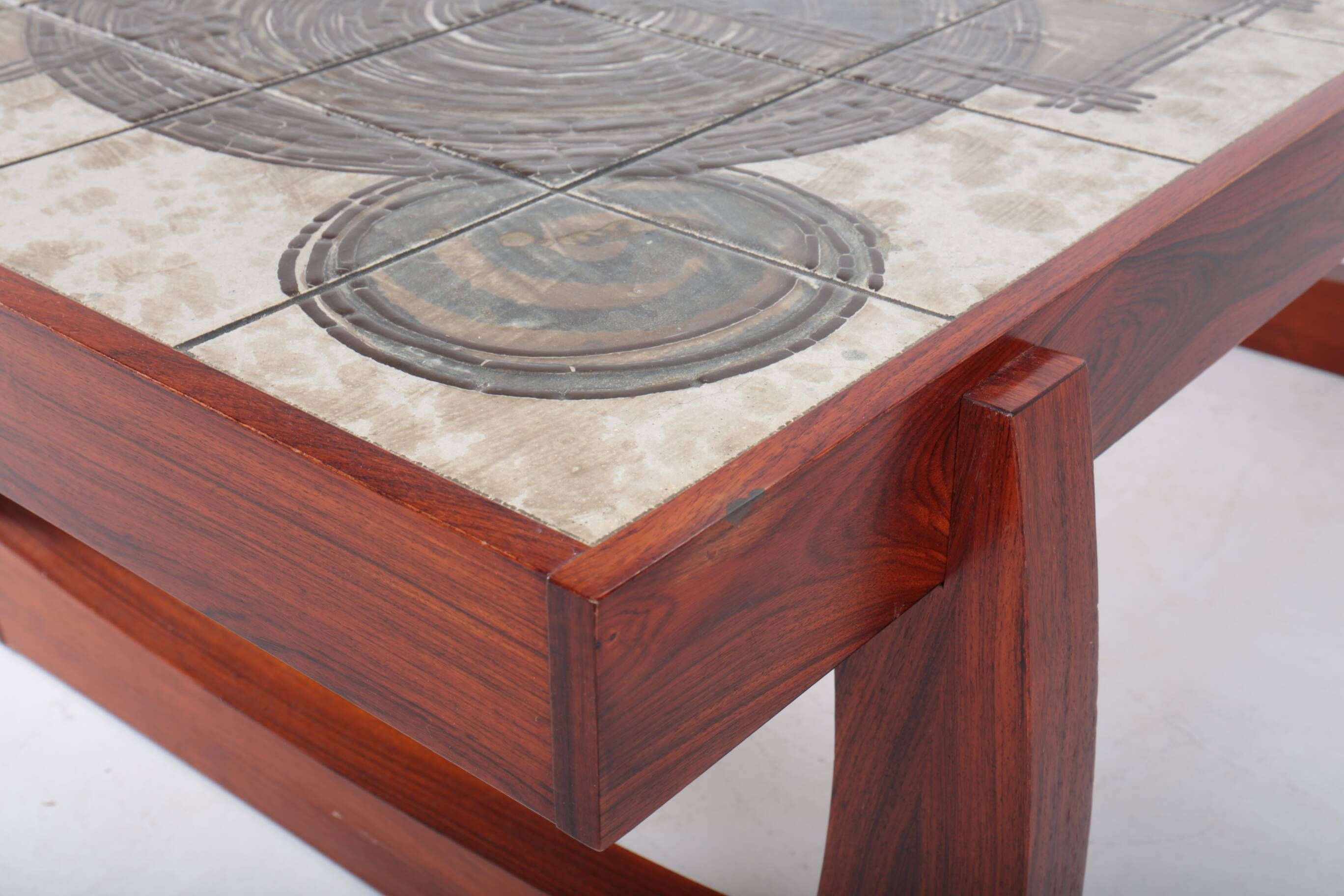Table basse danoise en palissandre et céramique signée "Ox Art"