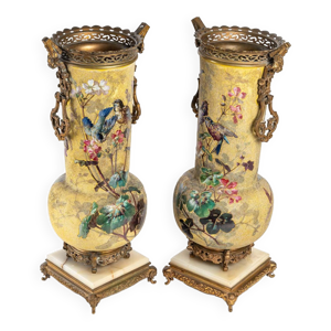 Paire de vases en porcelaine