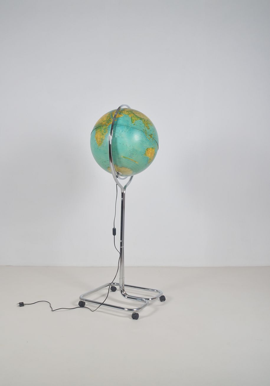 Globe de sol italien "Geoscope" avec éclairage de Ricoscope, années 1970