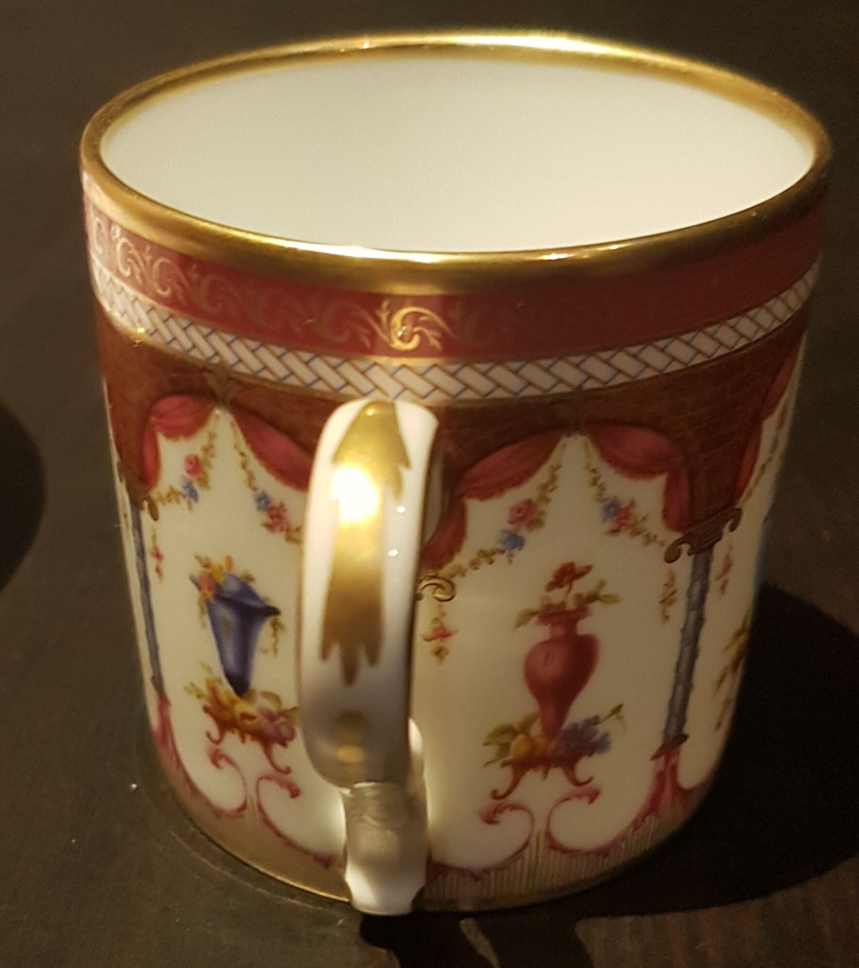 Porcelain cup and cup, royal manufacture of Limoges