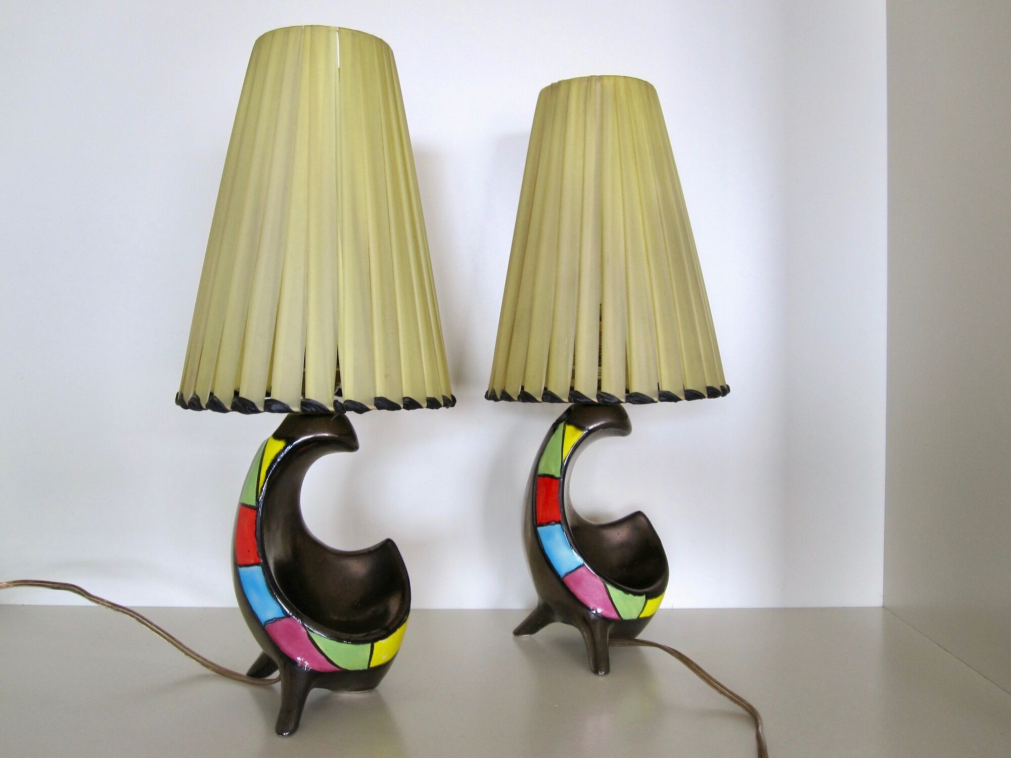 Pair of ceramic tripod lamps from the 50s