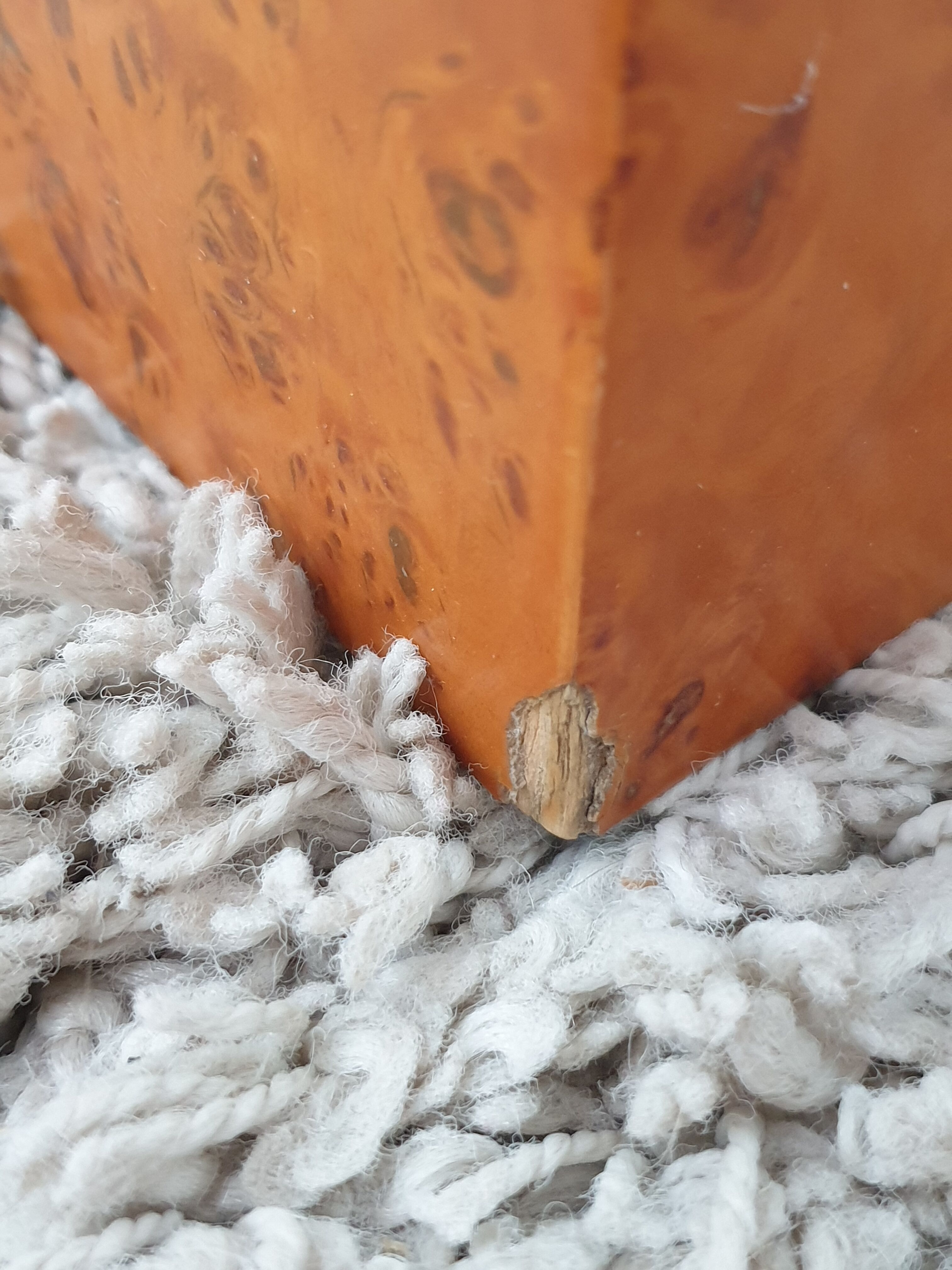 Low table in elm and brass magnifying glass