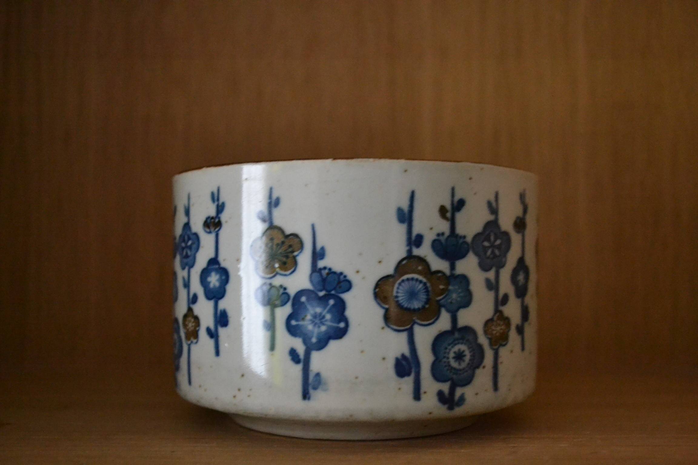 Stoneware cup with Japanese pattern