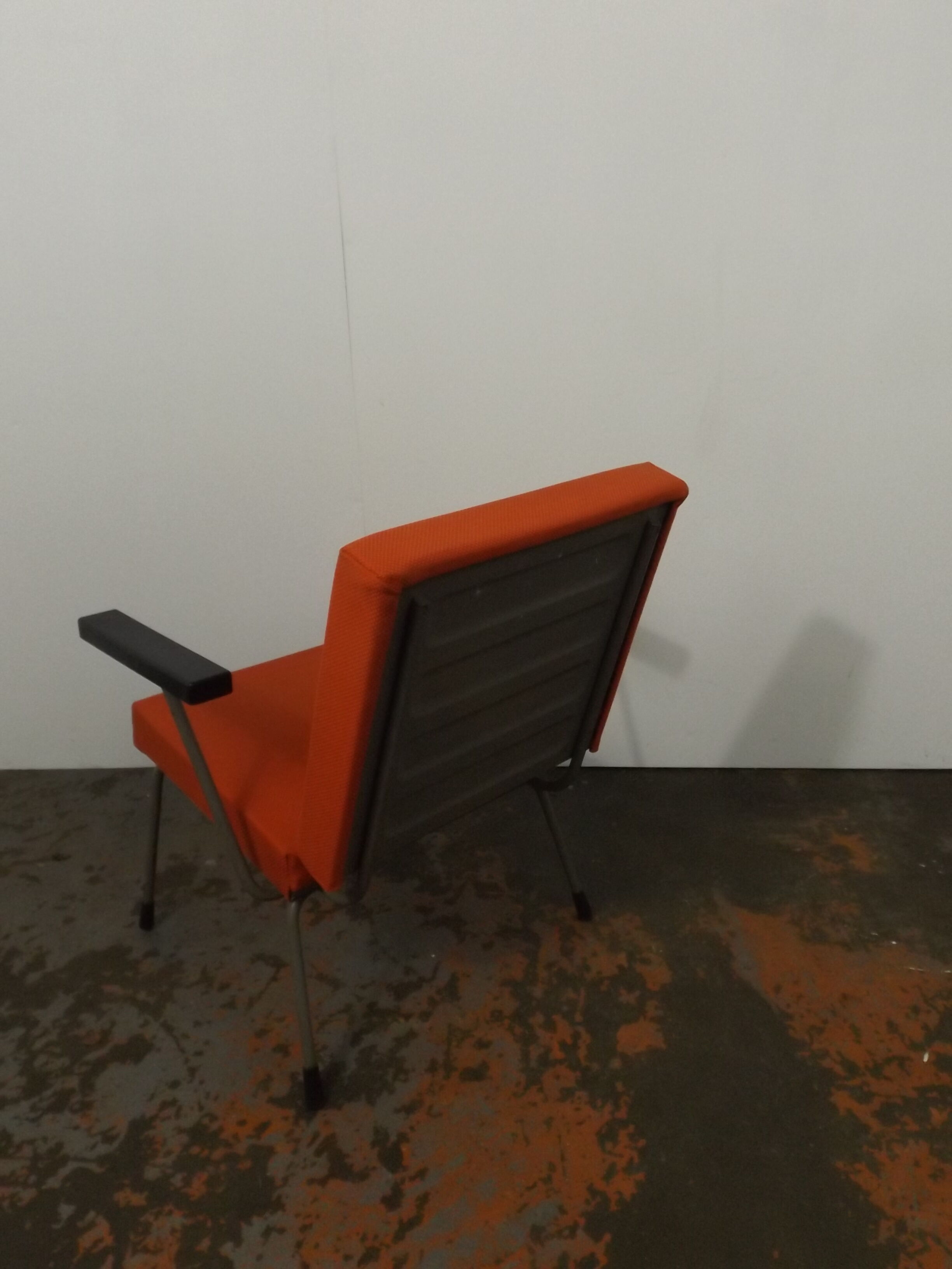 Armchair 1401 by Wim Rietveld edited by Gispen