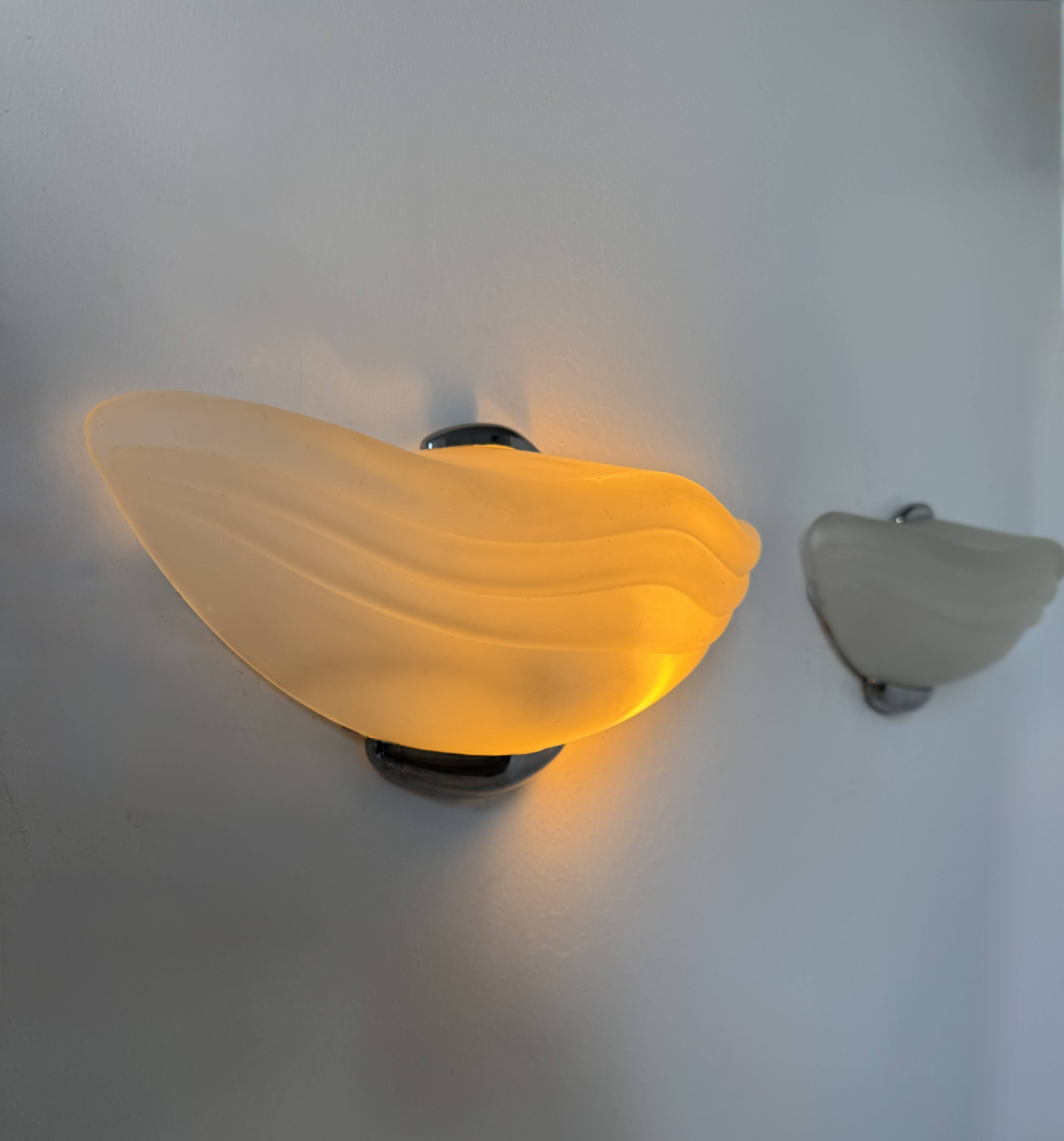 Paire d'appliques en chrome et verre sablé, Italie, 1970