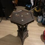 Pedestal table