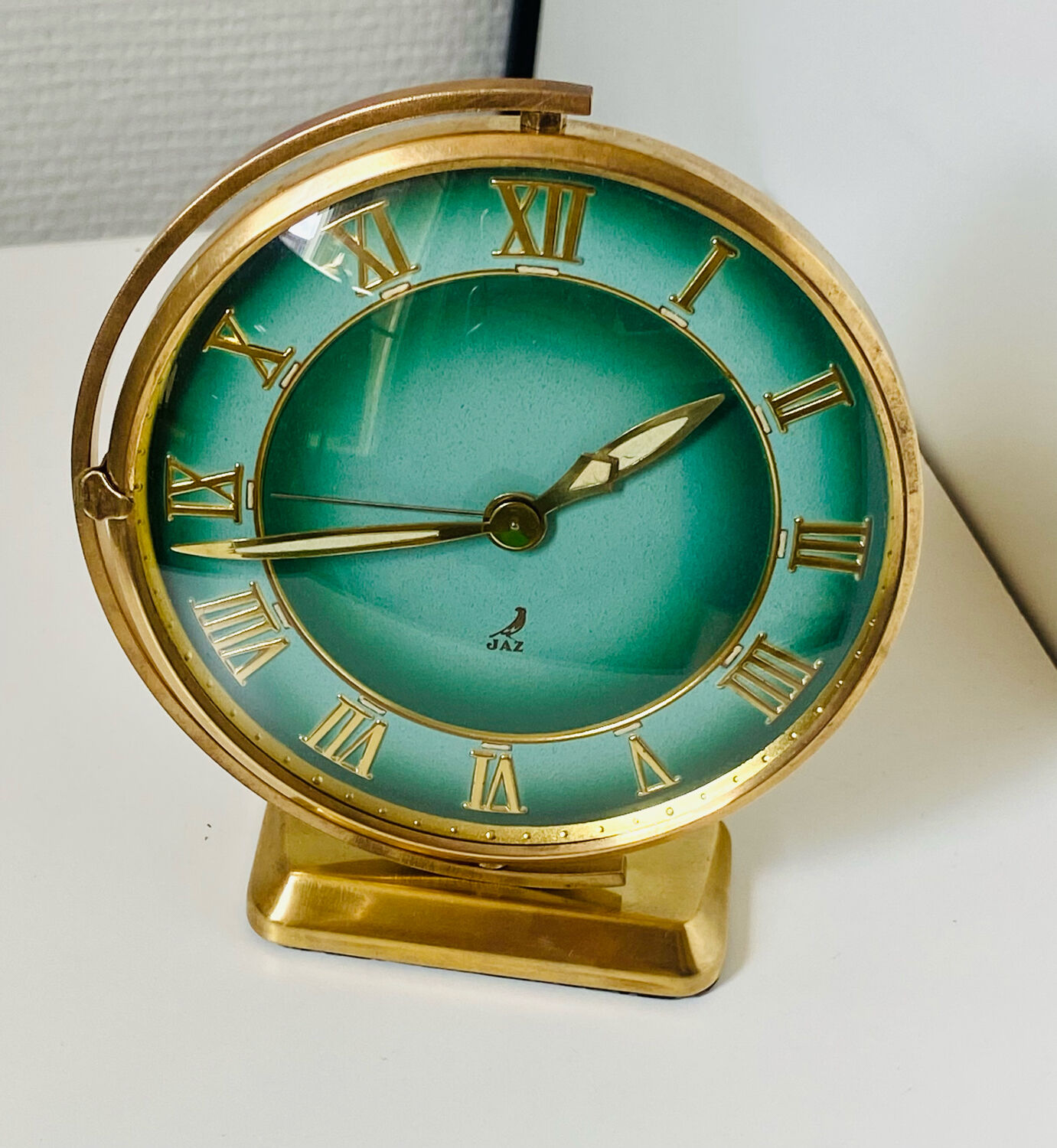 Mechanical jaz alarm clock "the swivel"