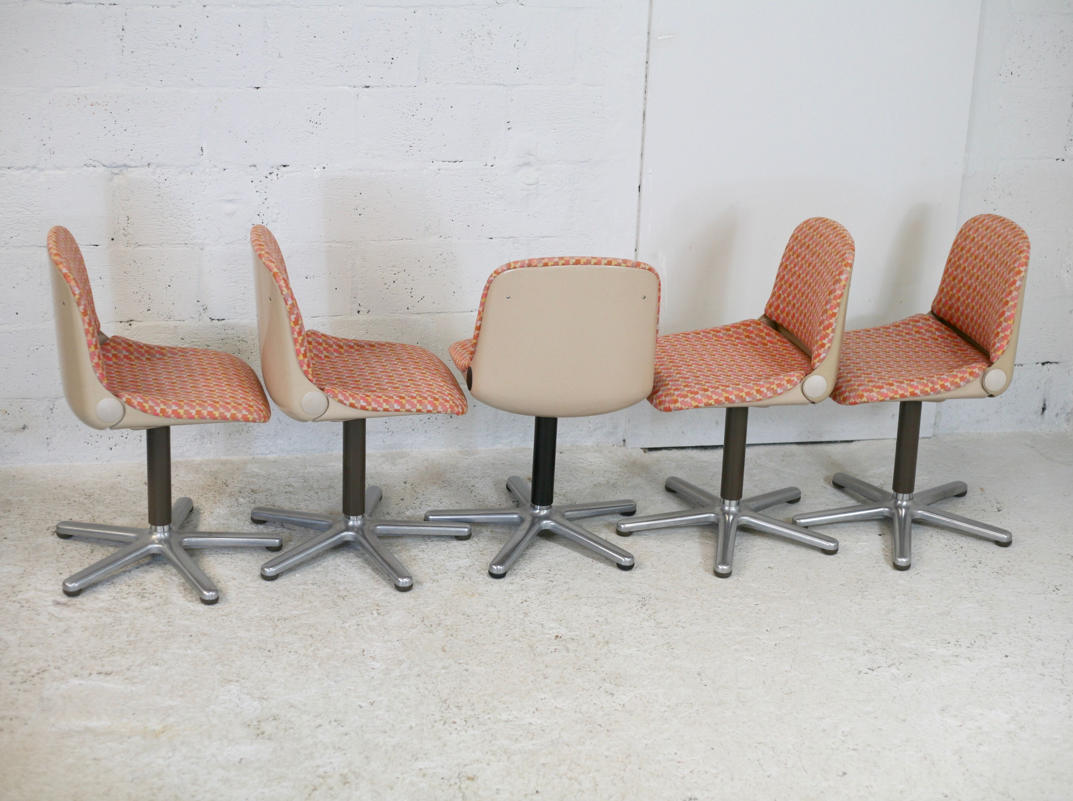 5 chairs "space age", Wilkhahn edition, plastic shells, star steel base. Circa 1970