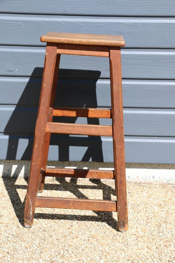 Tabouret haut chêne foncé 650mm