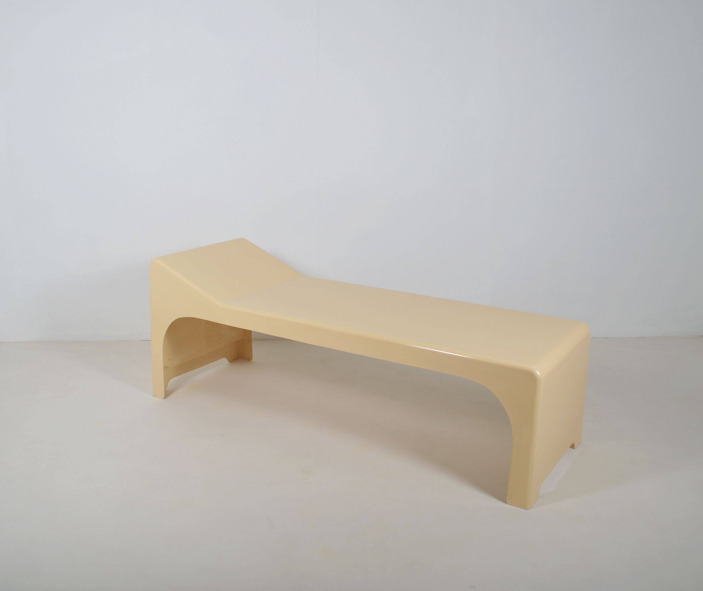 Space Age fiberglass daybed, 1970s